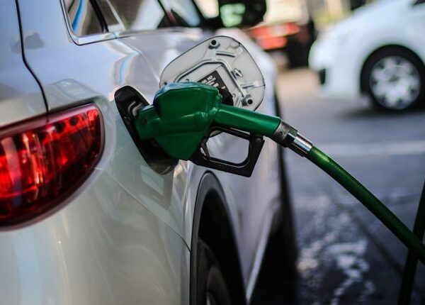 Consejos para ahorrar en bencina: se espera que supere los $1.350 durante las próximas semanas
